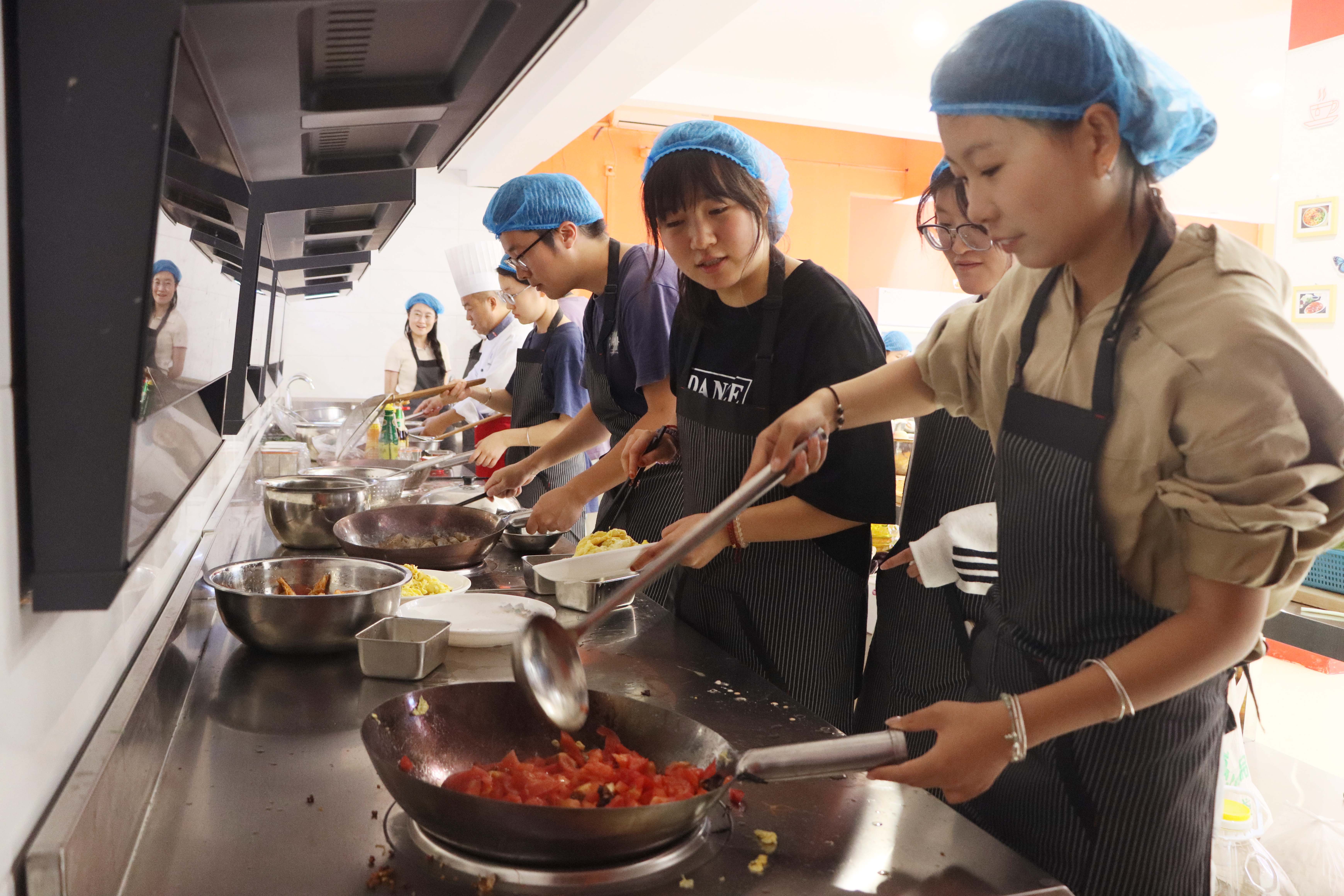 “共享厨房”上线，“星光夜市”开市！是谁又在悄悄宠着你……